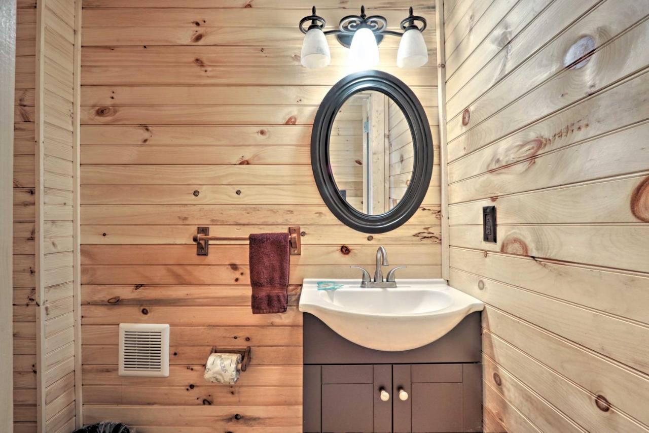 Gatlinburg Cabin With Loft And Game Room 1 Mi To Town Exterior foto
