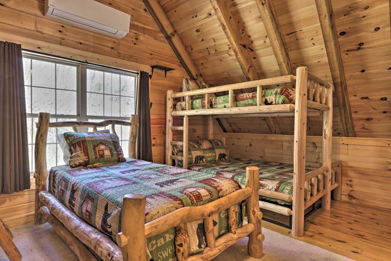 Gatlinburg Cabin With Loft And Game Room 1 Mi To Town Exterior foto